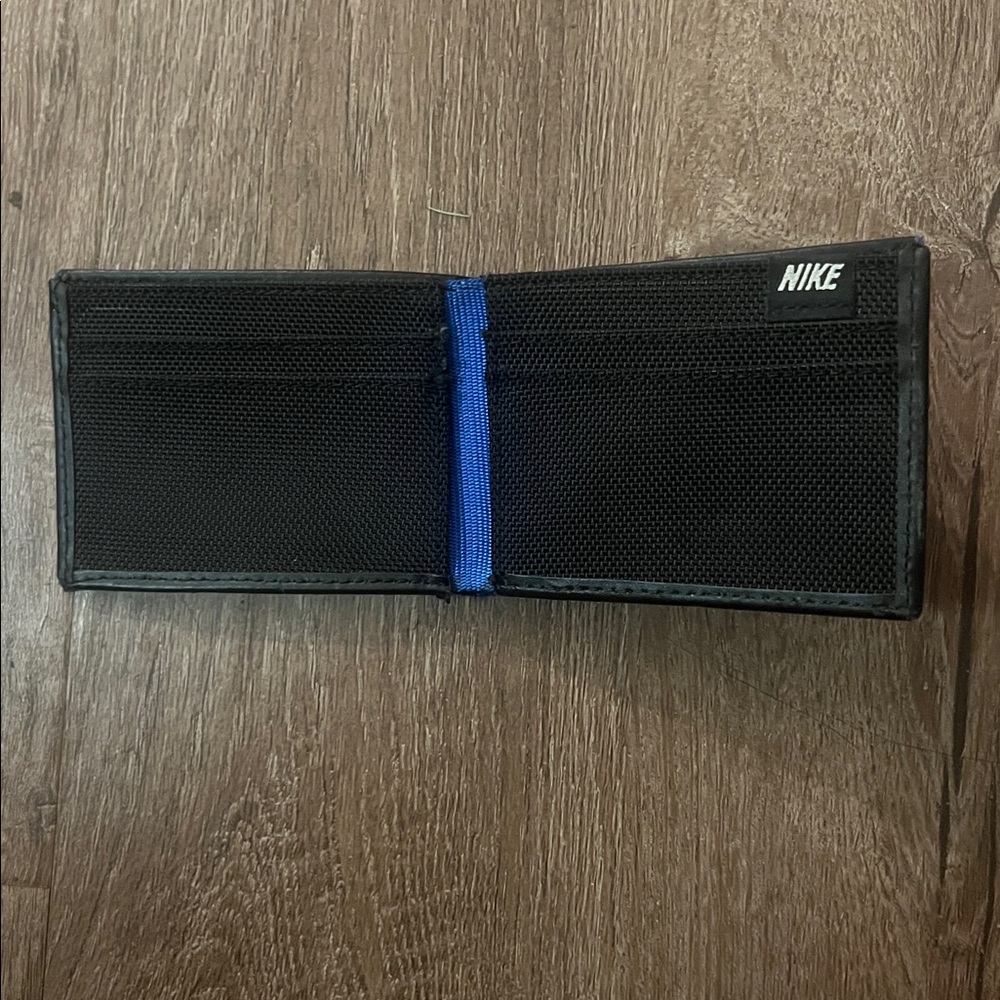 Nike kids Wallet in Blue and Black - Picture 2 of 2